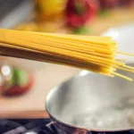 cocinando pasta